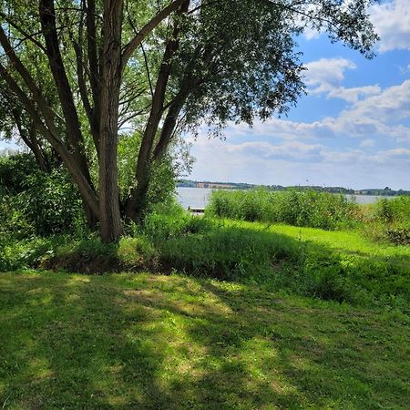 Domek Nad Jeziorem Przy Lini Brzegowej Gorowychy, Pomorze Exteriér fotografie