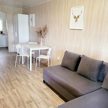 Domek Nad Jeziorem Przy Lini Brzegowej Gorowychy, Pomorze Exteriér fotografie