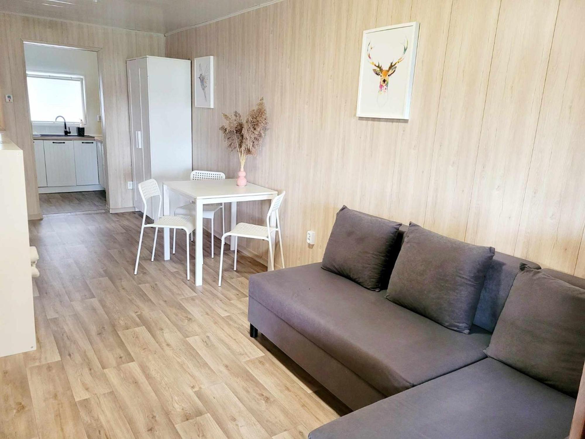 Domek Nad Jeziorem Przy Lini Brzegowej Gorowychy, Pomorze Exteriér fotografie